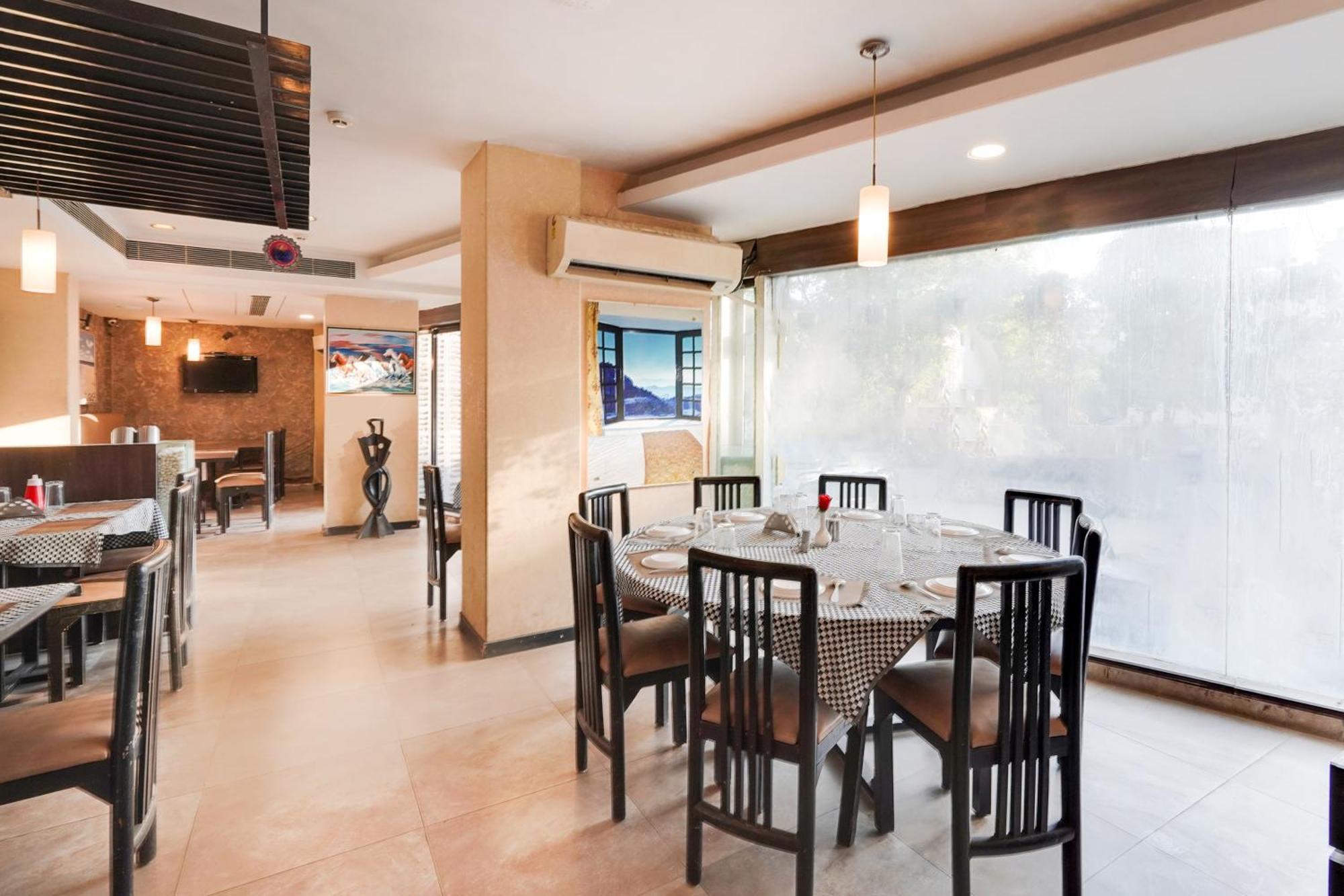 Palette Country Club Surat Hotel Eksteriør billede
